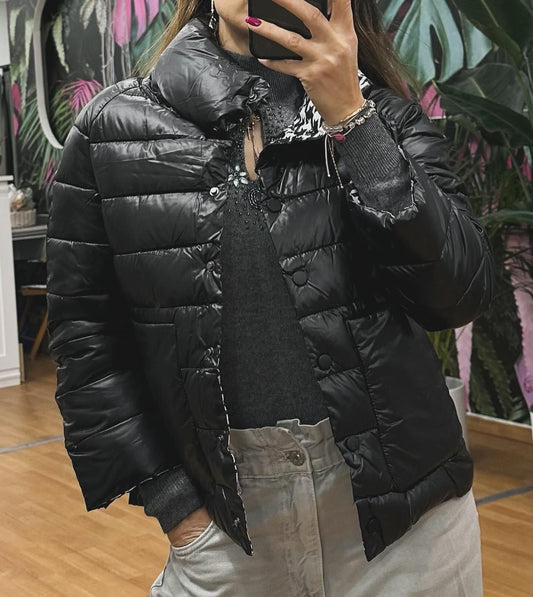 GEACA NEAGRA REVERSIBILA CU CUSATURI - Magazin de haine online